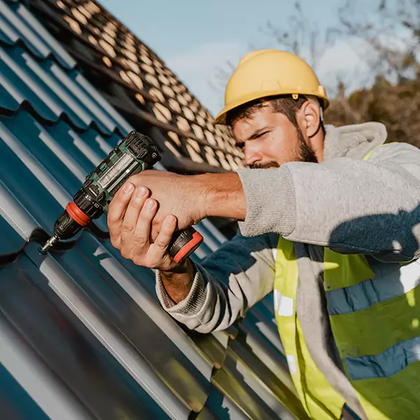 Why Naperville Homeowners Choose Naperville Roofing Pro for Steel Roof Repair Service?